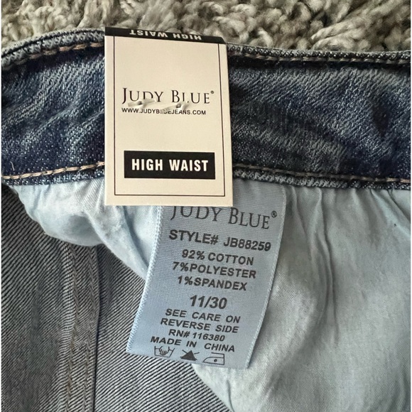Judy Blue JB88259 High Rise Relaxed Fit Raw Hem Jeans in Medium Wash - Picture 6 of 12